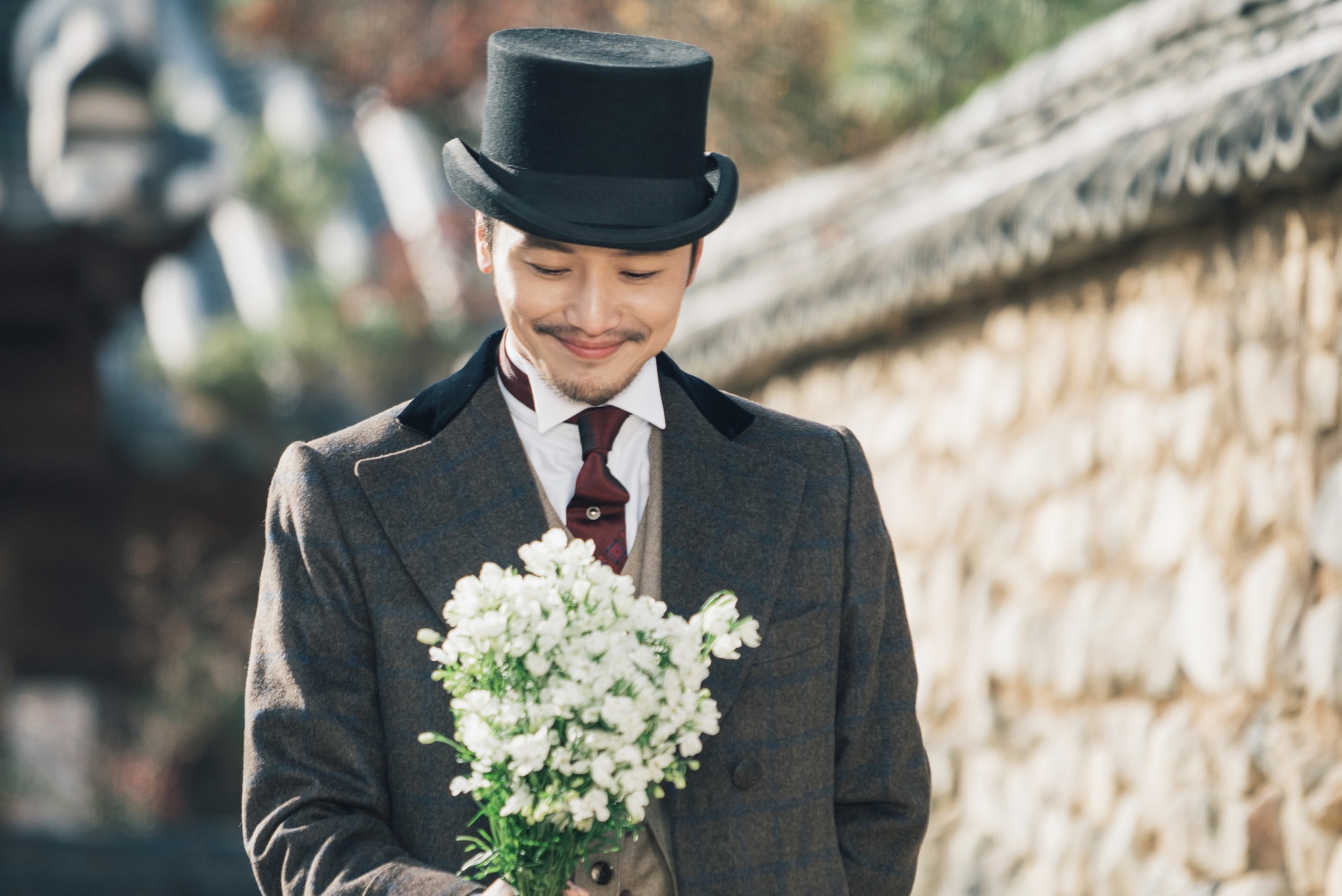 Byun Yo-han hóa thân thiếu gia Kim Hee Sung trong Quý ngài ánh dương.