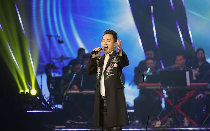 Chuyên mục Âm nhạc Việt Nam của Revelogue khai thác nội dung cũng như ý nghĩa bài hát