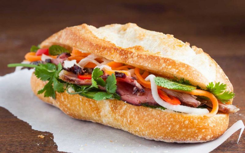 Bánh mì là món ăn đặc trưng của ẩm thực Việt 