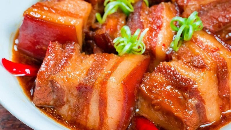 Thịt kho nước dừa là một trong những món ăn nổi tiếng của ẩm thực miền Nam