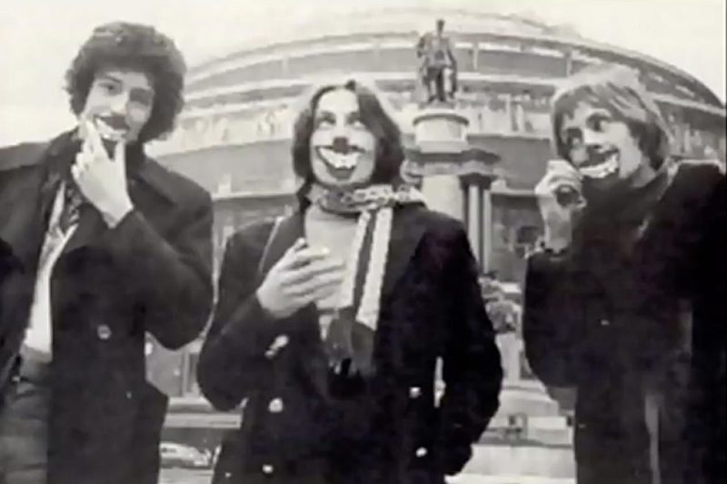 Brian May sáng lập Smile - khởi đầu của Queen sau này