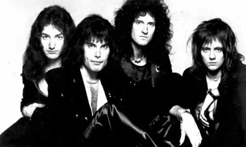 Queen gặp áp lực phải nổi bật để tồn tại trong ngành công nghiệp âm nhạc