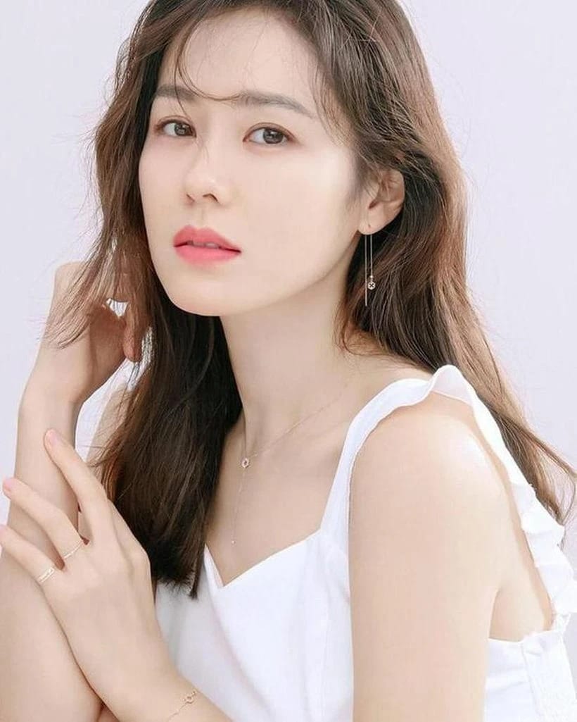 Son Ye Jin được coi là quốc bảo nhan sắc của Hàn Quốc.