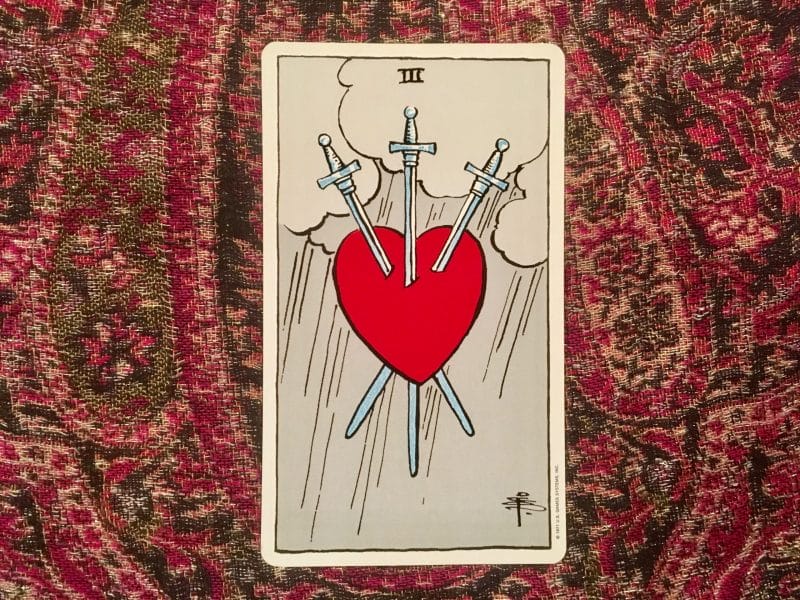 Ý nghĩa công việc của lá 3 of Swords xuôi