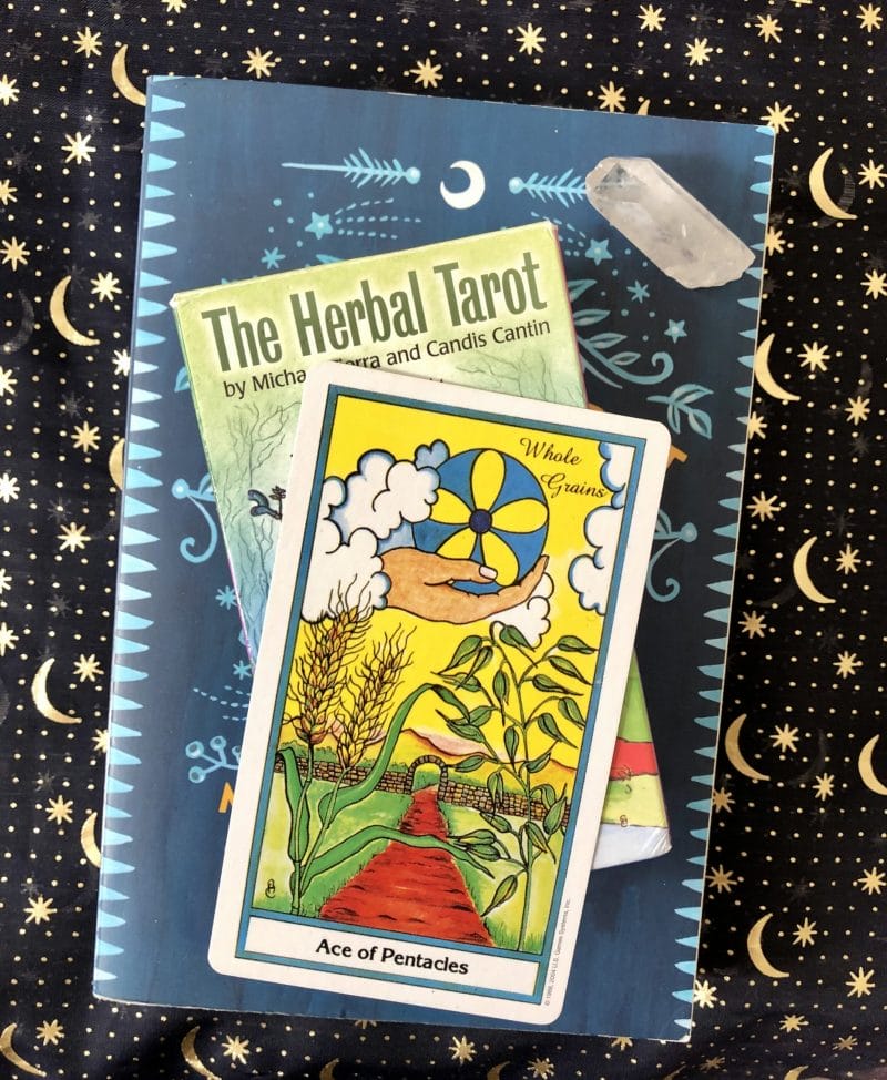 Trong trường hợp Ace Of Pentacles xuất hiện trong tụ bài về tình yêu thì lá bài này hàm ý một mối quan hệ lâu dài và trung thành