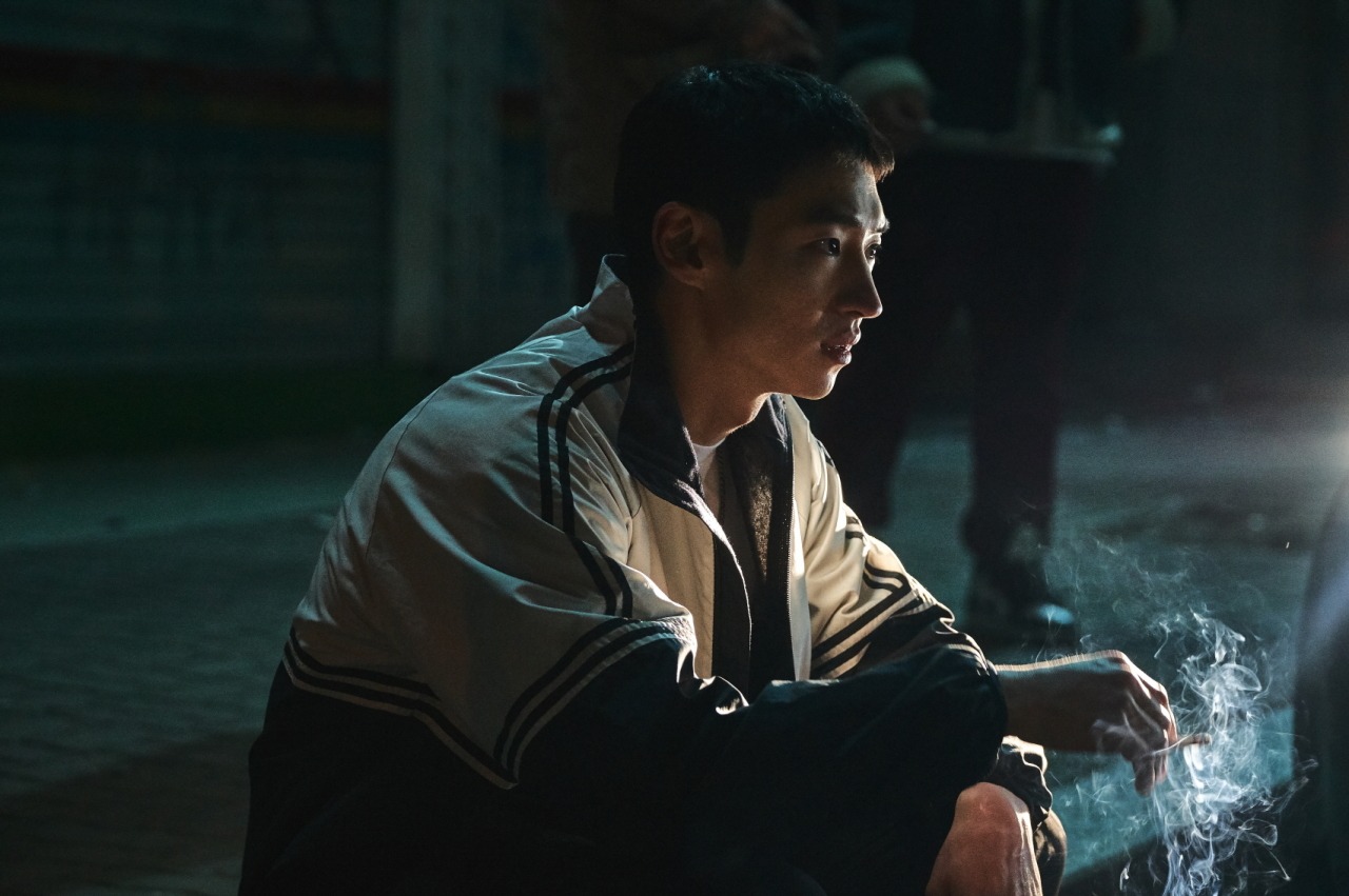 Joon Seok nảy ra ý tưởng trộm cắp để đổi đời