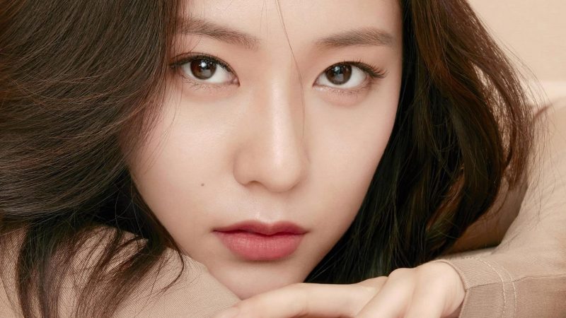 Nữ ca sĩ Krystal