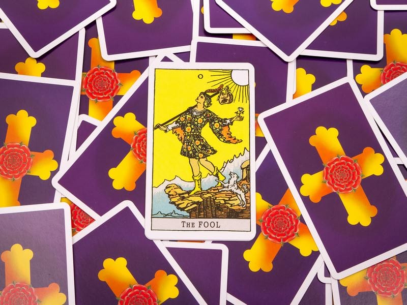 Ở khía cạnh công việc thì lá The Fool xuôi tượng trưng cho sự khởi đầu mới nhiều hy vọng