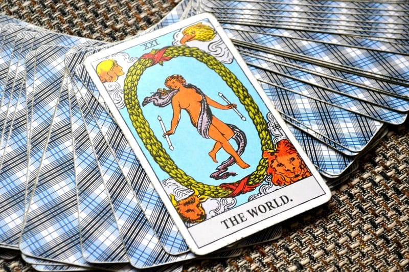 The World và cánh cửa nhìn ra thế giới