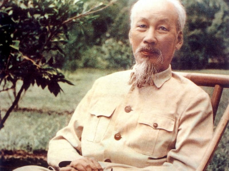 Chủ tịch Hồ Chí Minh xuất thân trong một gia đình Nho học yêu nước