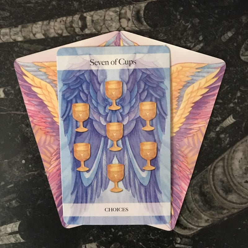 Lá bài 7 Of Cups ngược được xem là biểu tượng của giai đoạn chín muồi trong quan hệ lứa đôi