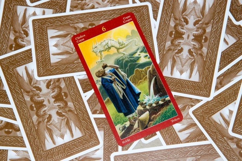 6 Of Cups khuyên chúng ta đừng nên phá hỏng những thứ tốt đẹp đang có