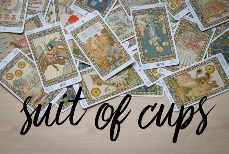 Bộ Cups cho thấy sự kết nối mạnh mẽ với thế giới tinh thần đồng thời cũng đại diện cho mẫu người có đời sống tình cảm phong phú