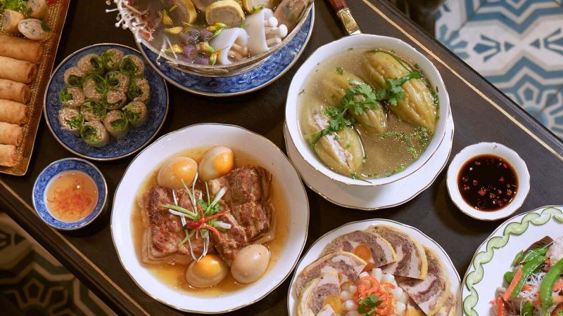 Mâm cỗ miền Nam dân dã biểu trưng cho ước mong một năm suôn sẻ, vẹn toàn