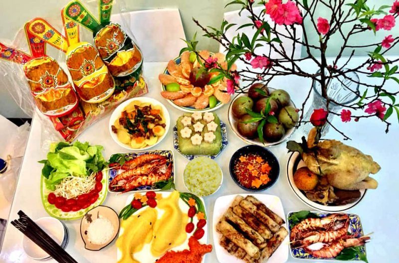 Mẫm cúng ông Táo được chuẩn bị chu đáo để thể hiện lòng thành kính của gia chủ