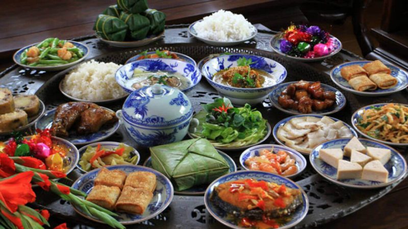 Mâm cỗ ngày Tết miền Bắc gửi gắm mong ước về may mắn và tài lộc