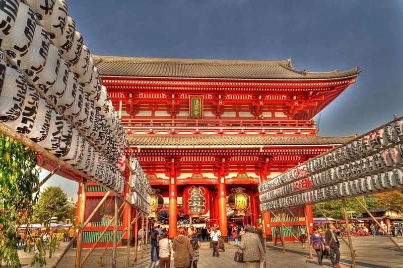Ngôi đền Phật giáo cổ nhất thành phố - Sensoji