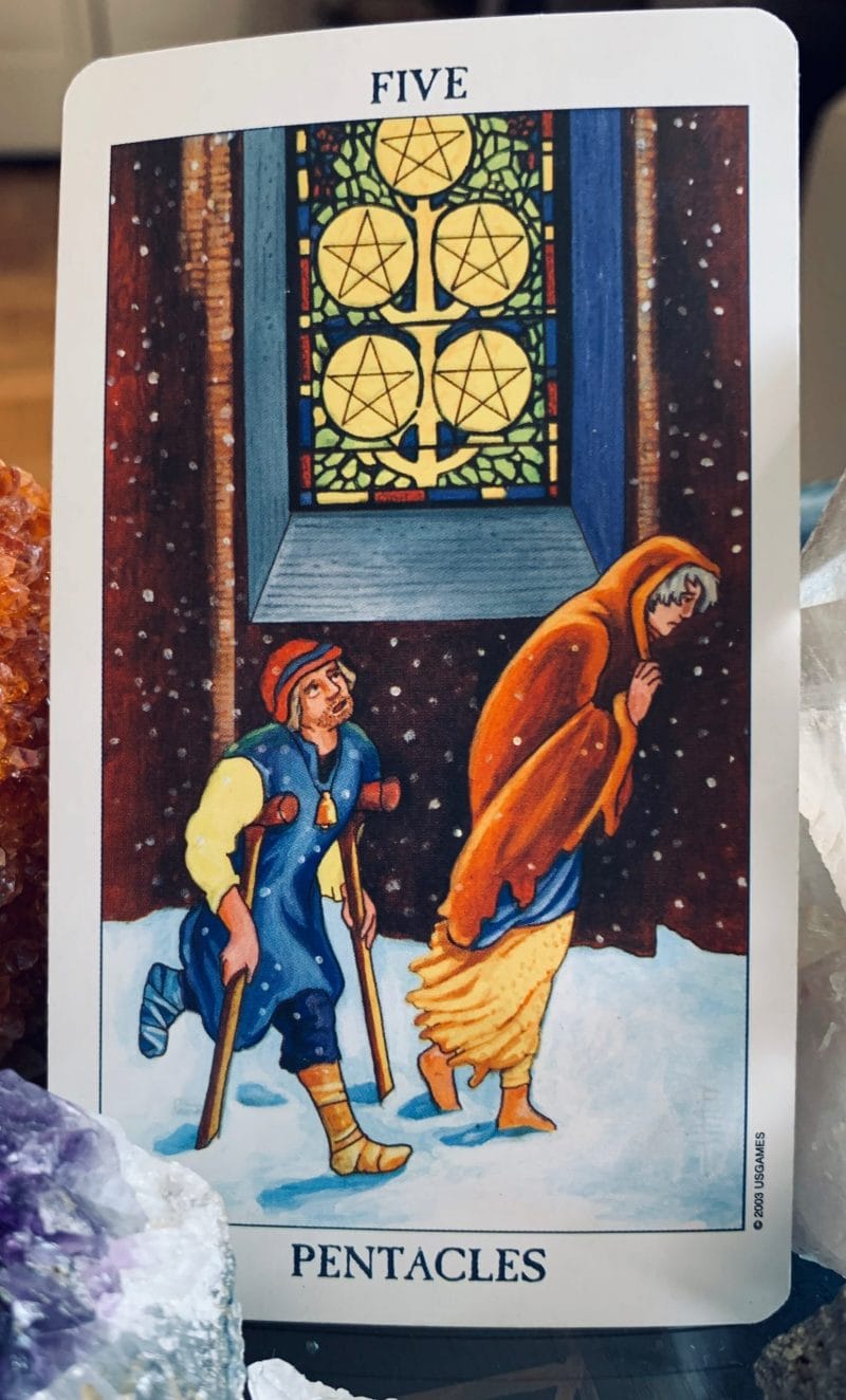 Lá bài 5 of Pentacles mang đến nhiều ý nghĩa khác nhau
