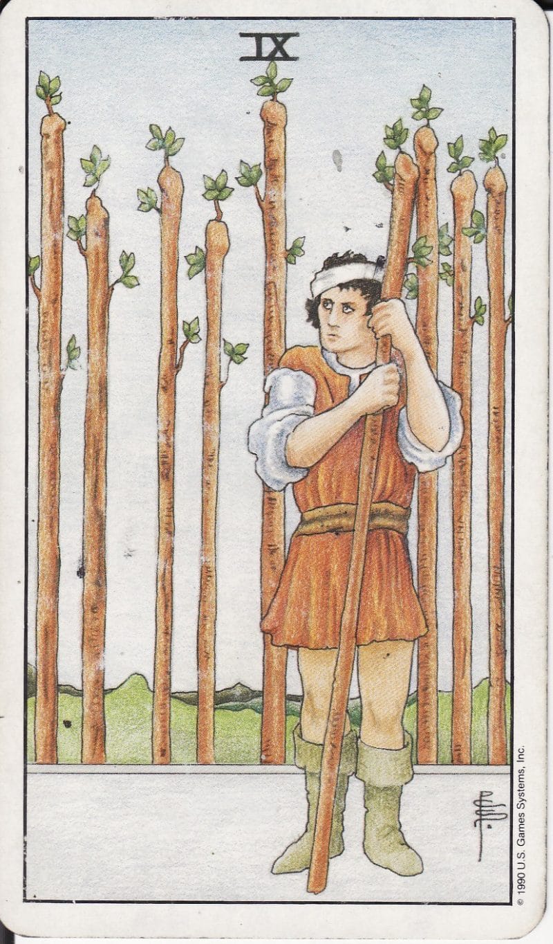 9 of Wands thường là lời cảnh báo dành cho người xem bói Tarot