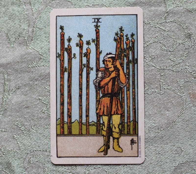 Tổng hợp thông tin quan trọng về lá bài 9 of Wands