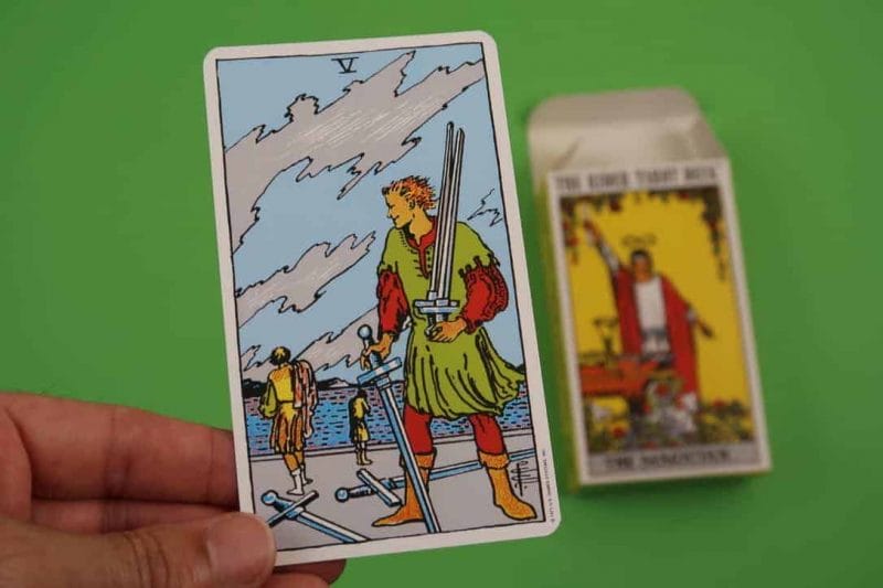 Người rút bài nên tránh xung đột trong công việc