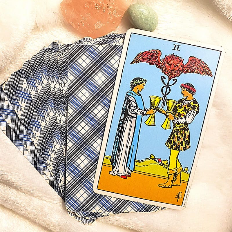Lá bài 2 Of Cups trong Tarot
