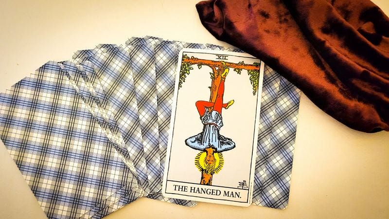 Hình ảnh lá bài The Hanged Man