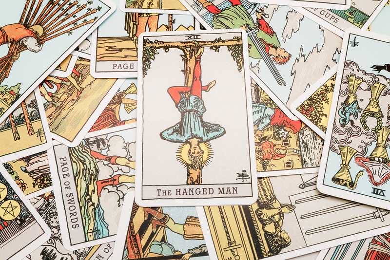The Hanged Man cho thấy bạn đang chán nản với công việc hiện tại