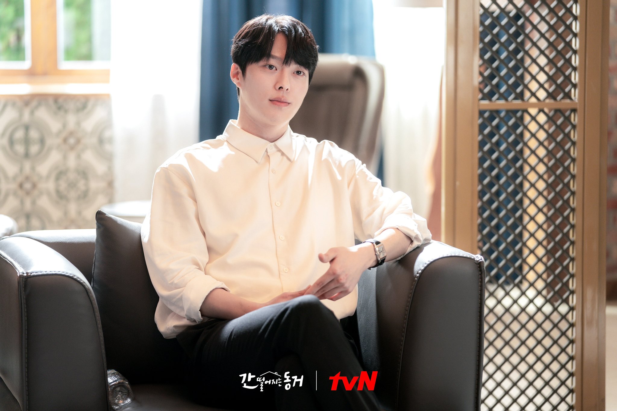 Nhân vật Shin Woo Yeo do Jang Ki Yong thủ vai trong Bạn cùng phòng của tôi là Gumiho