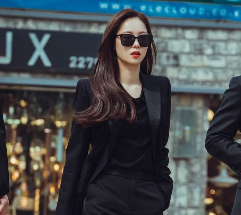 Jeon Yeo Bin trong hình tượng Hong Cha Young