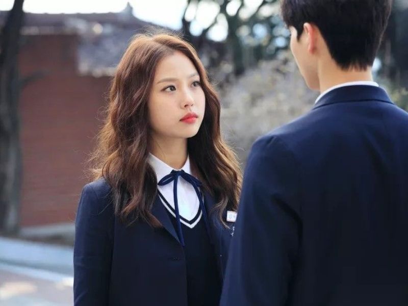 Park Gul Mi là cô nàng nổi tiếng ở trường và được nhiều nam sinh theo đuổi 