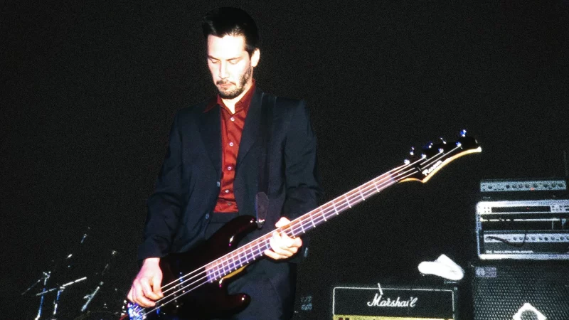 Chính cha dượng Robert đã thắp sáng ngọn lửa nhạc rock cho Keanu Reeves