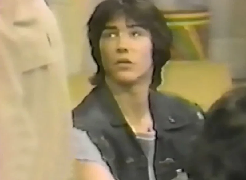 Một phân cảnh ngắn ngủi có mặt của Keanu Reeves trong Hangin' in