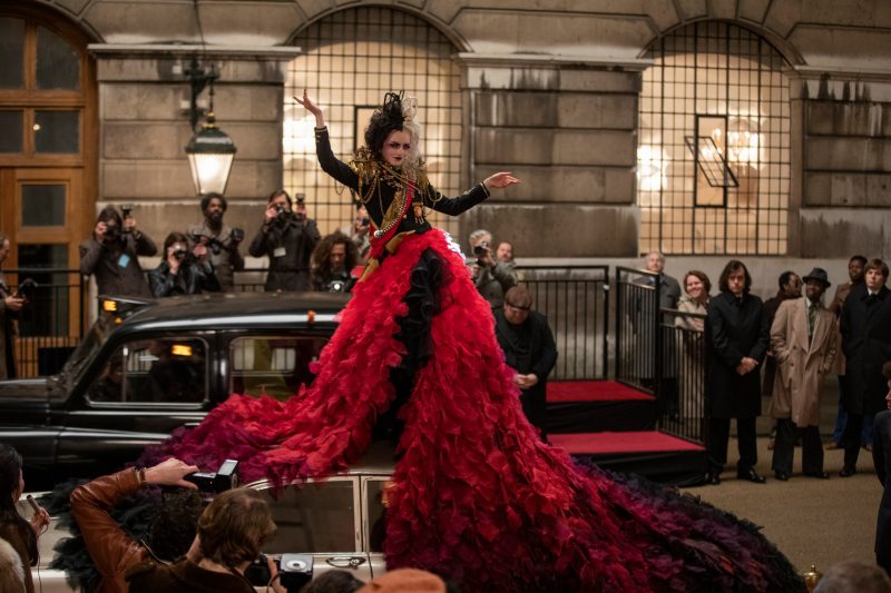 Cruella khiến khán giả choáng ngợp trước sự đầu tư kì công về trang phục